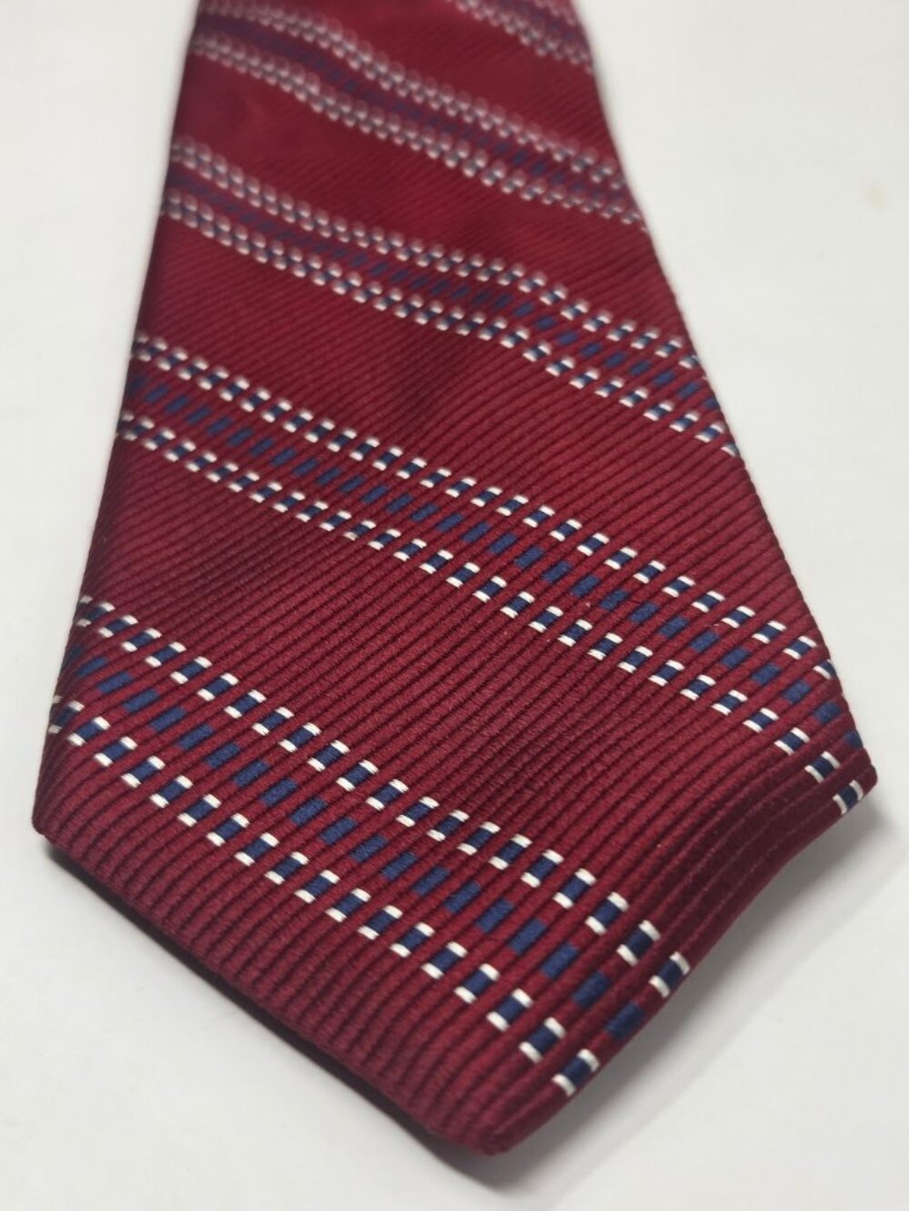 Daniel Cremieux Signature Collection Mens Burgundy 100% Silk Geometric Necktie